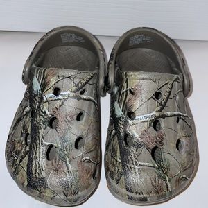 Realtree Crocs Toddler Size 8